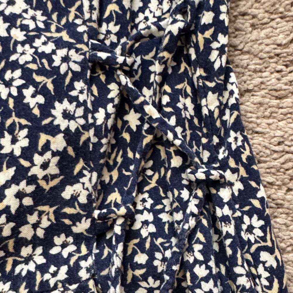 Vintage Westport Ltd. Floral Fit & Flowy Romper.. Blue & White Floral. Size M - Picture 16 of 16